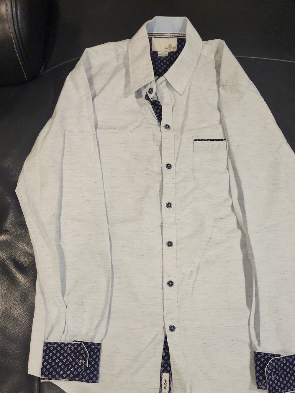 Light Gray Men’s Casual Button-Down Shirt with Navy Trim